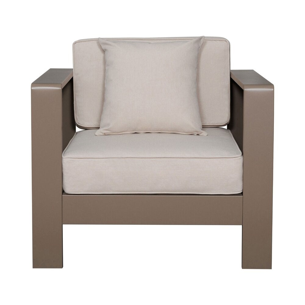Technische titel in het Nederlands: **Moderne fauteuil met kussens in neutrale kleur**